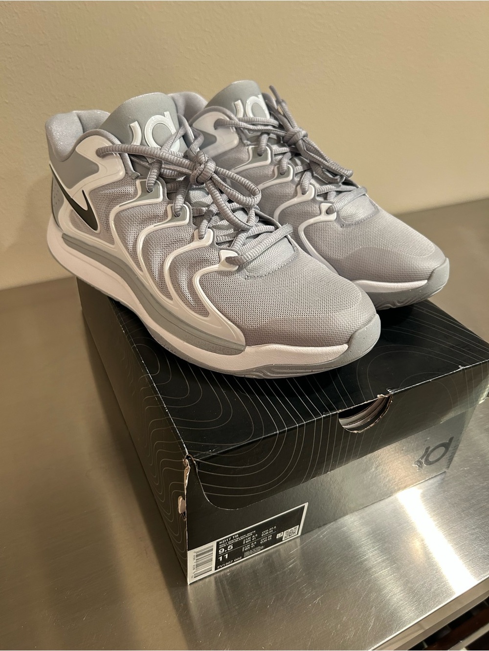 Men’s Nike KD17 Wolf Grey/Black-White - size 9.5, New with Box.